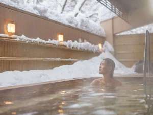 大浴場(露天風呂)。冬は雪見をお楽しみ頂けます。ご利用時間 15:00〜24:00