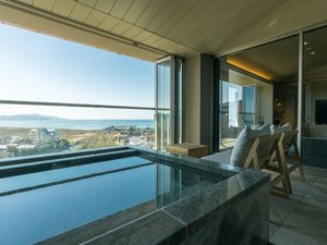 絶景を眺めながら浸かれる展望風呂は温泉を使用