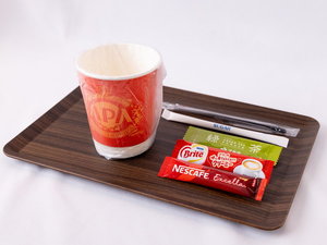 温かい飲み物が飲めるよう緑茶・コーヒーをご用意しています。