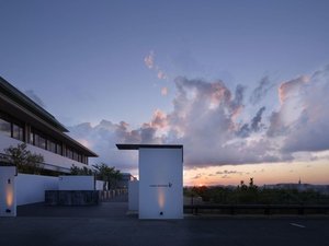 喧噪から離れた高台の木々に囲まれ、福岡市内を一望できる随一のロケーション
