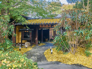 紅葉の頃 館内入口