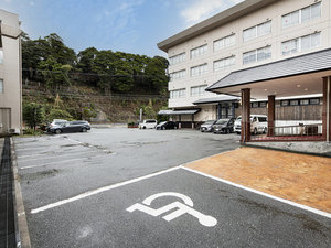 *広々とした駐車場