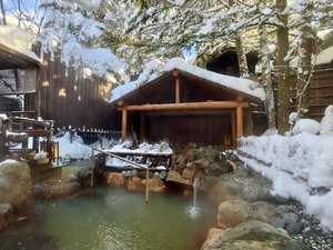 【木響の湯】(こだまのゆ) 岩露天風呂_冬