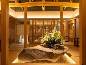 個室ダイニング「すいれん」中庭