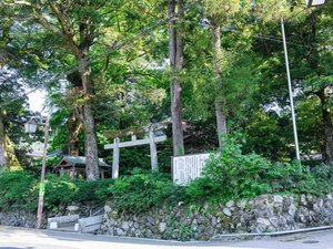 三朝神社(橋津屋より徒歩で3分)