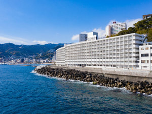 �ڂ̑O�ɎՂ���̂̂Ȃ��S���I�[�V�����r���[