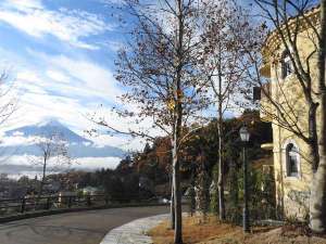 【外観・眺望】同じ富士山でもその日の天候によって異なった顔を見せてくれます。