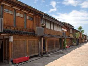にし茶屋街(当館から徒歩約5分)