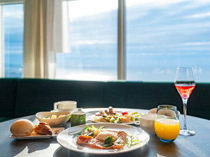 42階Ristorante ARCO絶景×優雅な朝食 ※クラブラウンジ朝食会場。通常フロアの方は追加料金にて利用可