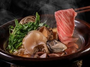 【贅沢会席】山海宝づくし鍋は、フカヒレ、鮑、雲丹、牡蠣といった豪華食材を味わい尽くせる一品