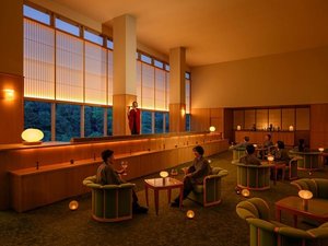【宵月サロン】楽器の生演奏とアルコールのフリーフローを毎晩開催