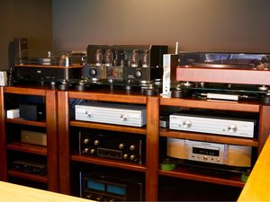 �yMusic Bar�z����I�Ƀ����e�i���X�E����ւ����s�Ȃ��Ă���n�C�G���h�I�[�f�B�I