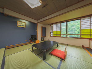【スタンダード和室36u・10畳・定員5名】蔵王の四季を眺めながら、和の雰囲気の中でゆったり寛ぐ