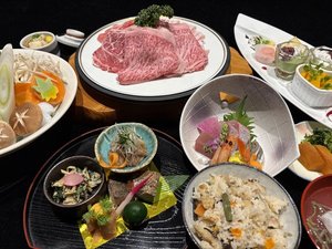 鹿児島黒牛と鹿児島黒豚の2種すき焼き会席(イメージ) ※時期により一部メニューが変更いたします。