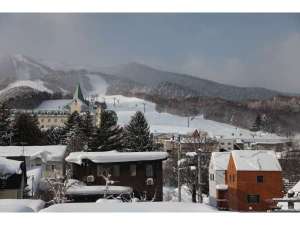 屋根から見たスキー場