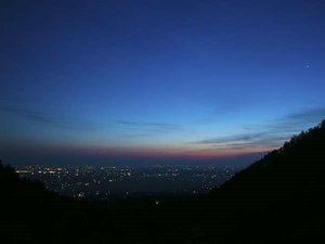 ほんの一時しか見られない朝と夕のグラデーション“目の覚めるような”絶景がここに