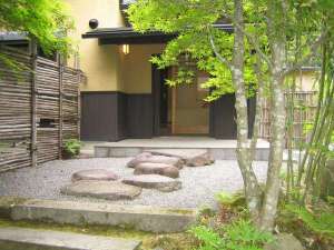 【熊本県湯布院の露天風呂付き客室のある宿】ゆふいん由布茶寮