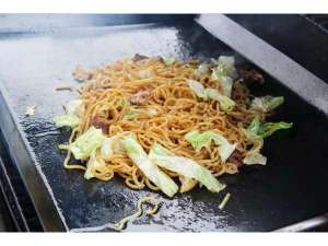 〆は焼きそばで