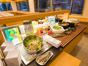 朝食時間(月〜土)6:30〜8:30(日・祝) 6:30〜9:00 焼き立てパンが香るビュッフェ形式です