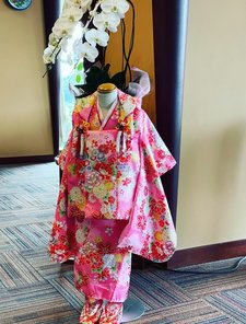 お祝い行事のお食事会女児着物貸出ししております