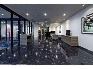 �t�����g�E���r�[