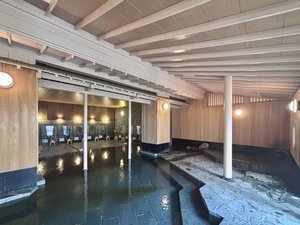 【殿方大浴場】天然温泉の湯をゆったり堪能できる大浴場。