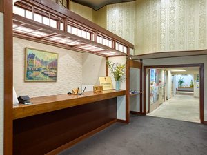 【本館】フロント|皆さまの快適なご滞在をお手伝いさせて頂きます