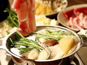 薬膳鍋 霜降り和牛や海鮮物をお召し上がりくださいませ!