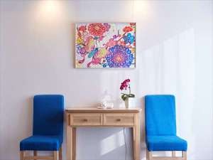 【客室設備・備品】◆Artな絵画が彩るおしゃれな空間。特別な滞在を演出します。