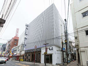 【外観】「観光通電停」より徒歩約1分の好立地!