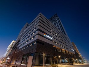 南海なんば駅からは、なんばパークスを通り抜けてお越しください。