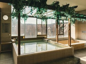 男性大浴場 光明石の人工温泉です。