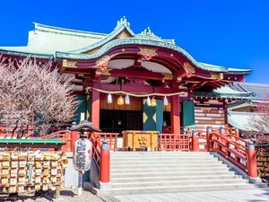 【当館から徒歩7分】学問の神様を祀る神社。藤の花の名所としても知られる「亀戸天神社」
