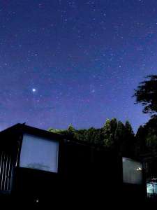 空が晴れて空気が澄んだ夜は、敷地内から満点の星空がお楽しみいただけます