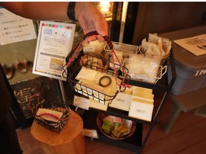 必要なアメニティをご自身でお部屋へ