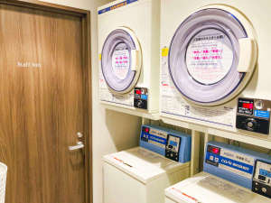◆ランドリー◆洗濯機2台と乾燥機2台を1階にてご用意しております。