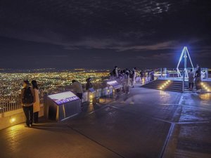 【観光情報】宝石をちりばめたような札幌の街あかりが望める絶景スポット、札幌藻岩山。