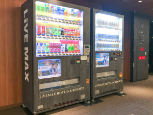 【自動販売機】清涼飲料・アルコールを揃えております。24時間いつでも購入できます。
