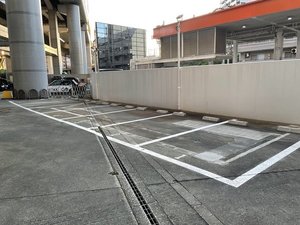 駐車場 7台2,500円(税込)/1泊(15:00〜翌朝10:00まで)(到着順・予約不可)