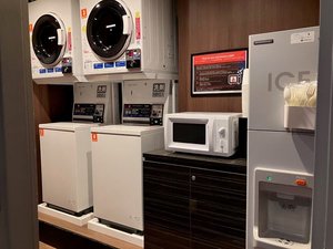 2Fコインランドリー・電子レンジ・製氷機