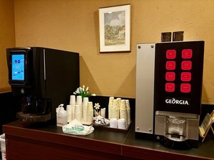 【ウェルカムドリンクコーナー】14:00〜24:00 到着時、ぜひご利用ください。