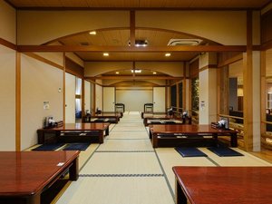 ■和洋レストラン ワルン座敷席で家族や友人と特別な時間をお過ごしください