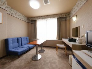 ■ツイン(417号室)全室wifi完備!便利なテーブル&ソファー付き