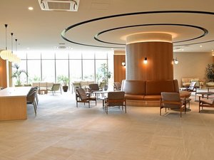 【本館3階 ロビーラウンジ】COSTAコーヒーマシーンを設置しております。お待ち合わせにご利用下さいませ。