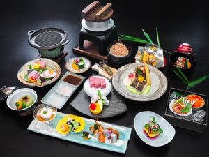 【夕食】伊豆の味覚を盛り込んだ、森の泉創作会席料理 ※写真は一例