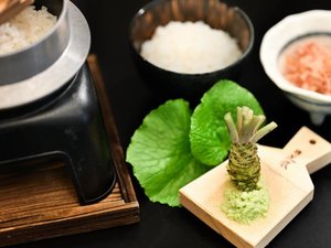 【夕食】わさびはご自分でお好きなだけ摺り下ろしてお食事をお楽しみください。