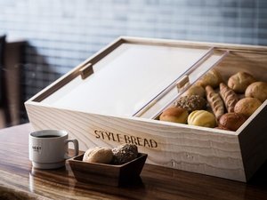 【軽朝食パンサービス】選び抜いた素朴な味の「天然酵母パン」コーヒーとともにラウンジでゆったりと。