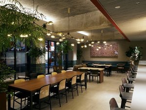 TRAN.SCENDER LOUNGE�b���l���؊X�̐V���Ȋό����_�Ƃ��āA���C�y�ɂ����p��������