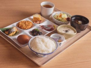 ■炊きたてふっくらのご飯をメインに和洋どちらも欲張れるのが、ビュッフェの醍醐味です。