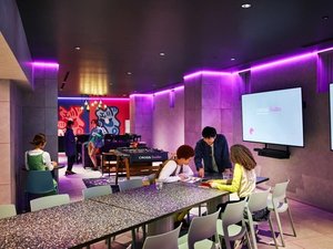 ラウンジ